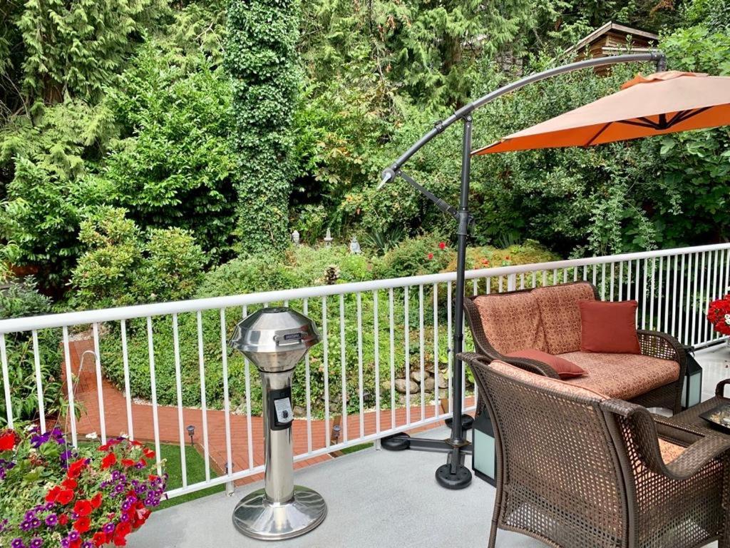 Beautiful Modern Suite North Vancouver Exterior photo