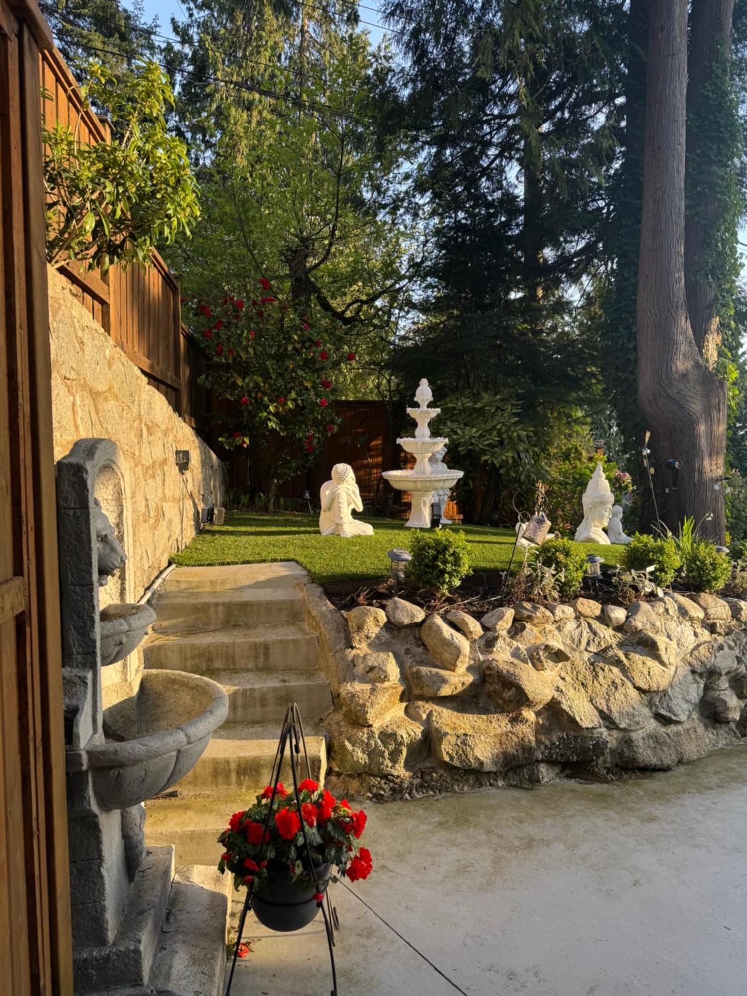 Beautiful Modern Suite North Vancouver Exterior photo